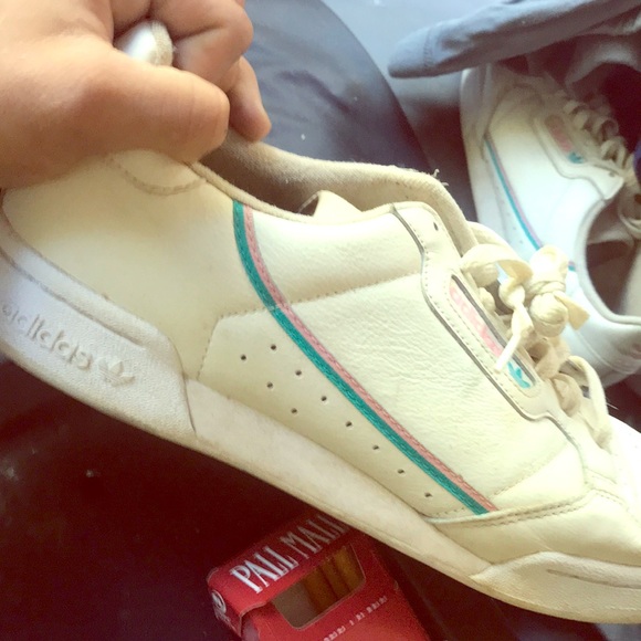 Adidas yeezys - Picture 1 of 1